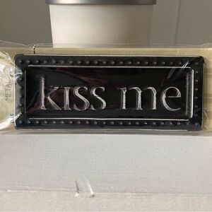Black 'Kiss Me' Magnet
